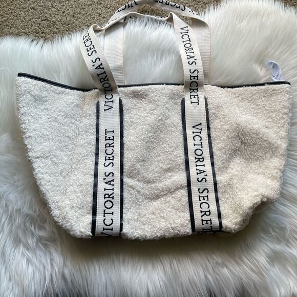 Victoria's Secret Cozy Plush Fleece Tote Zipper Off White Zip Closure NWT - Picture 7 of 13